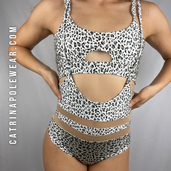 Laelia Top - Animal Print - Picture 2 of 6